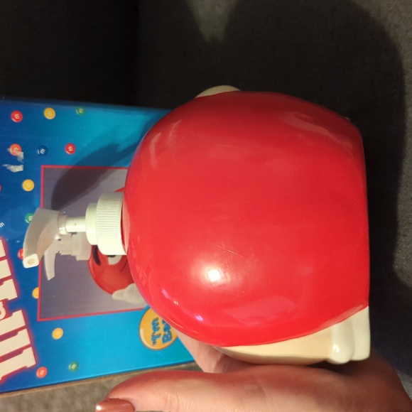 Red M&M's Soap dispenser 1999 - Picture 4 of 8